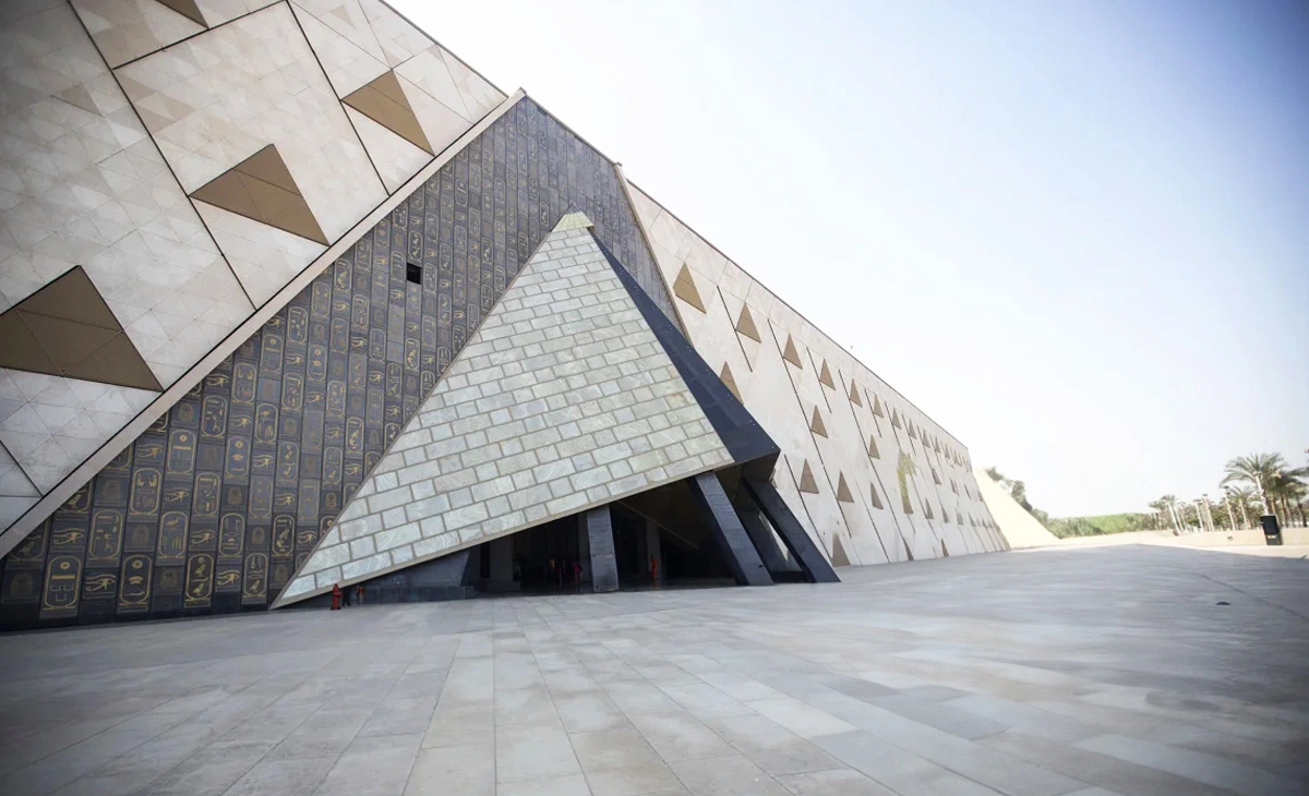 行程-埃及 尼羅河、薩哈拉綠洲、黑白沙漠15天-大埃及博物館建築風格融合了現代與古埃及的設計元素