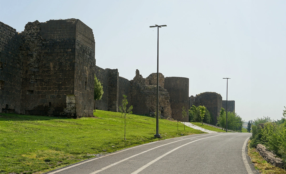特色-亞美尼亞、土耳其東部2國20天-迪亞巴克爾城牆