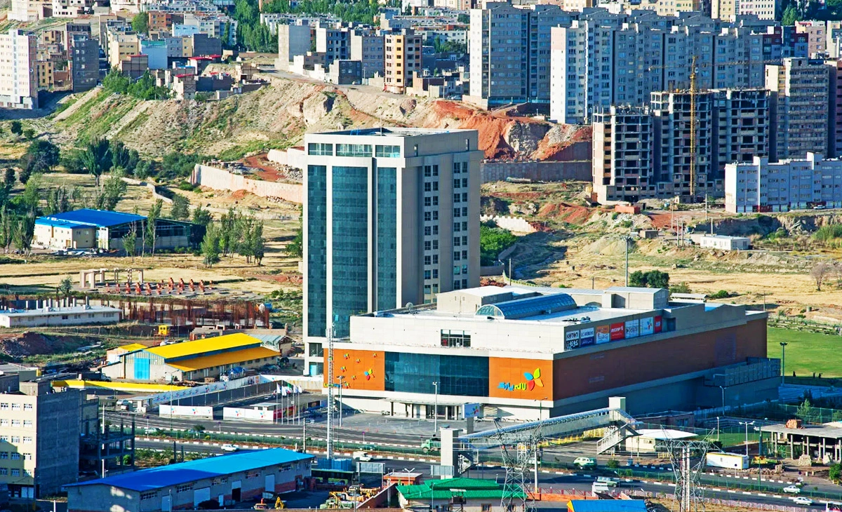 飯店-戰火後的秘境 敘利亞、黎巴嫩、伊拉克、伊朗22天-Hotel Laleh Park Tabriz