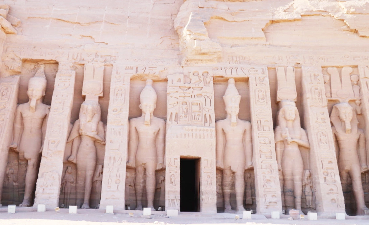 行程-埃及 尼羅河、薩哈拉綠洲、黑白沙漠15天-阿布辛貝小神殿Small Temple of Abu Simbel